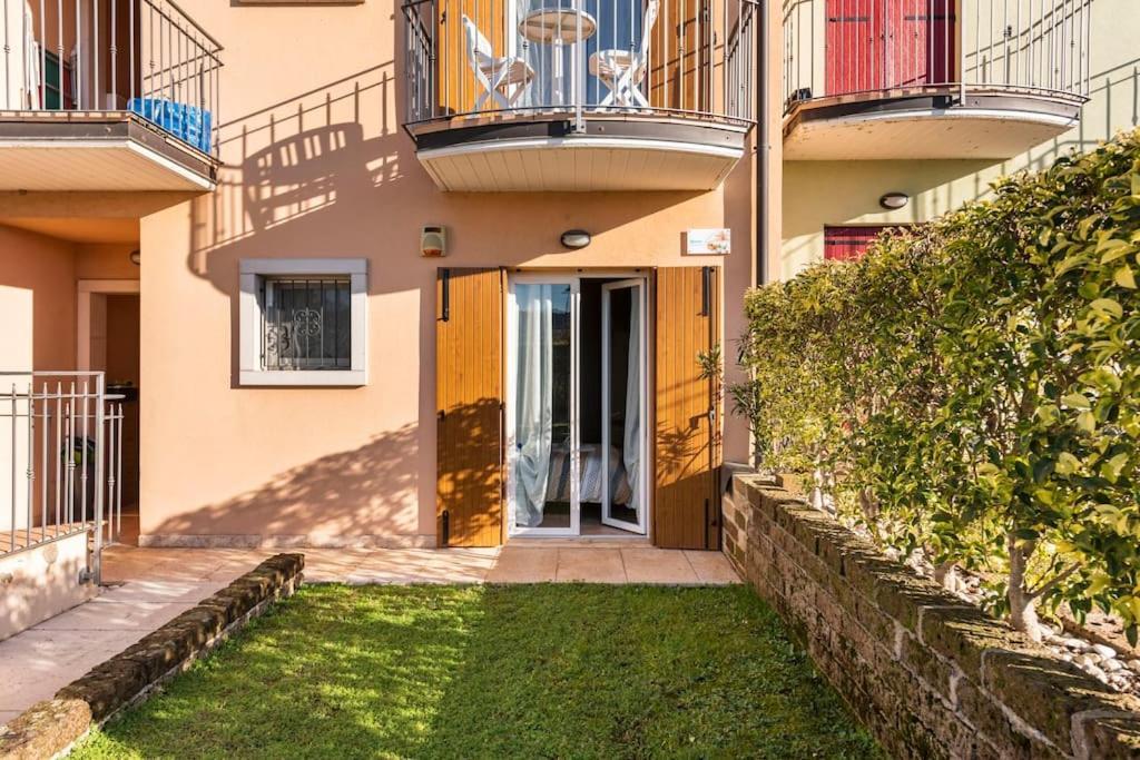 Oliva Apartment - Featuring A Private Garden And Access To A Pool Barcuzzi Екстериор снимка